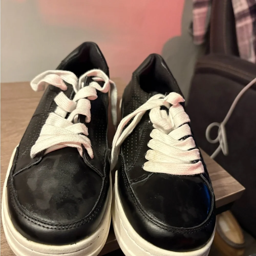 Bella Vita Women's Black and White Sneakers